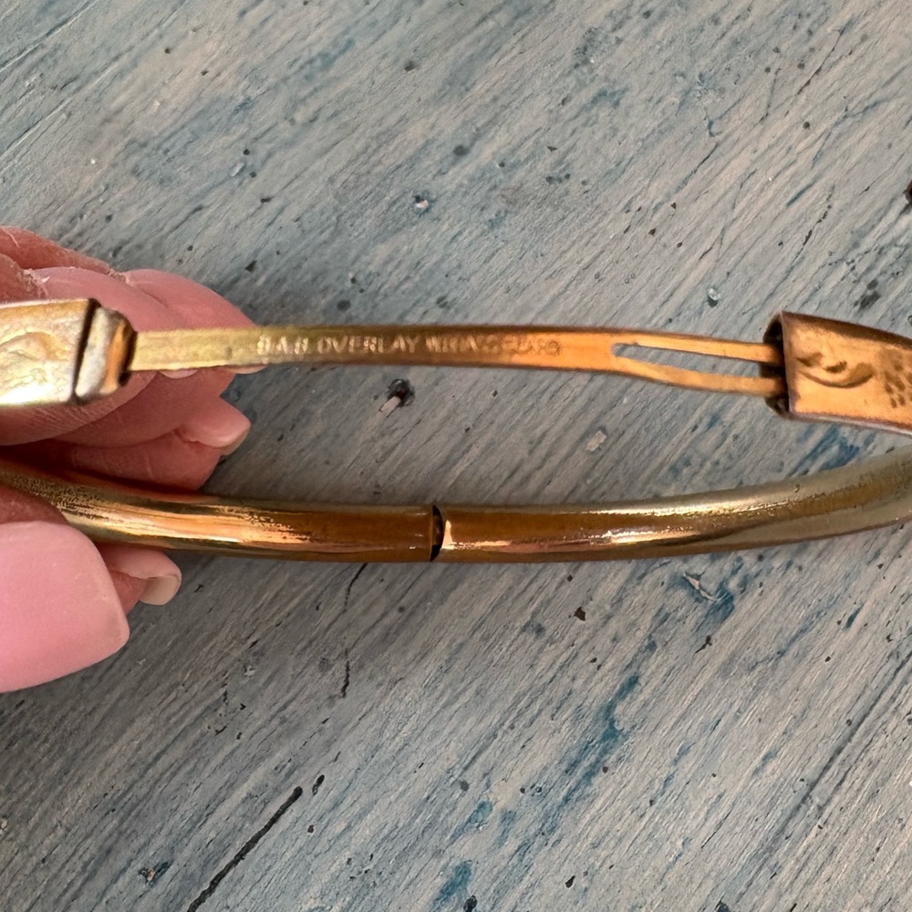 Sweet Vintage Victorian Rolled Hollow Gold Bangle Bracelet with Etched Design - Picture 3 of 13